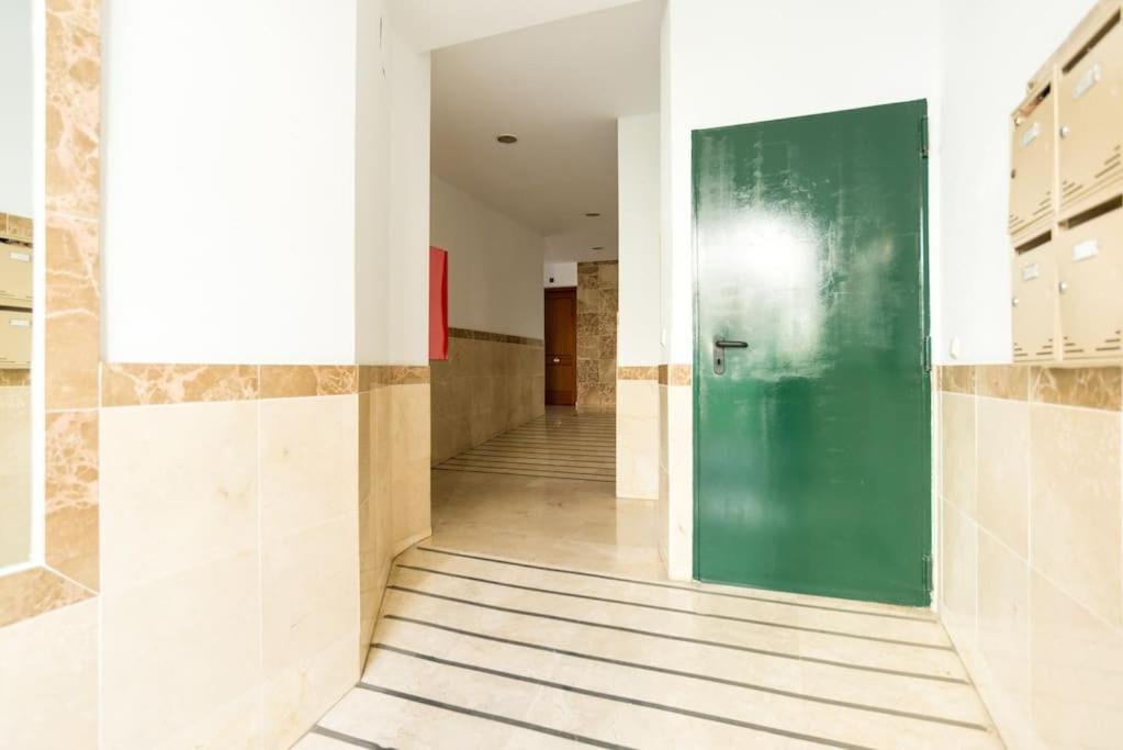 Apartamento Con Parking Gratis En El Centro De Malagaアパートメント エクステリア 写真