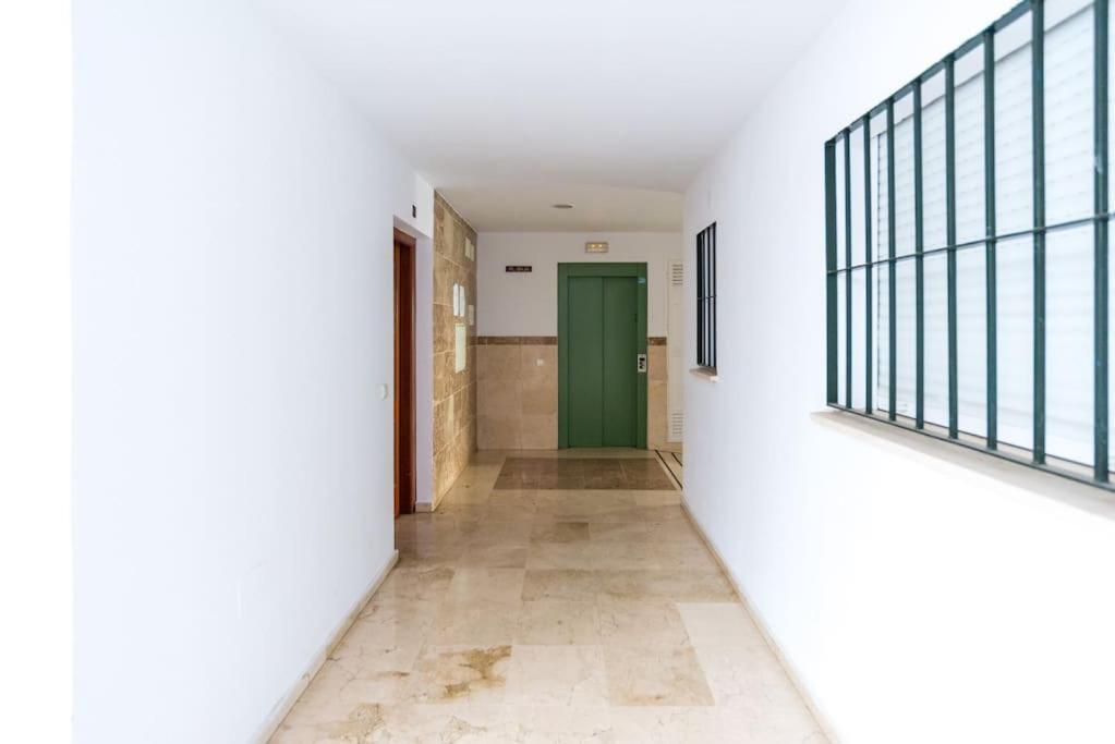 Apartamento Con Parking Gratis En El Centro De Malagaアパートメント エクステリア 写真
